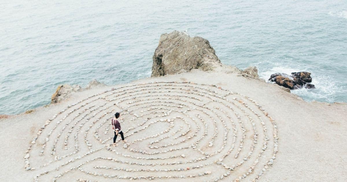 labyrinth of a new business