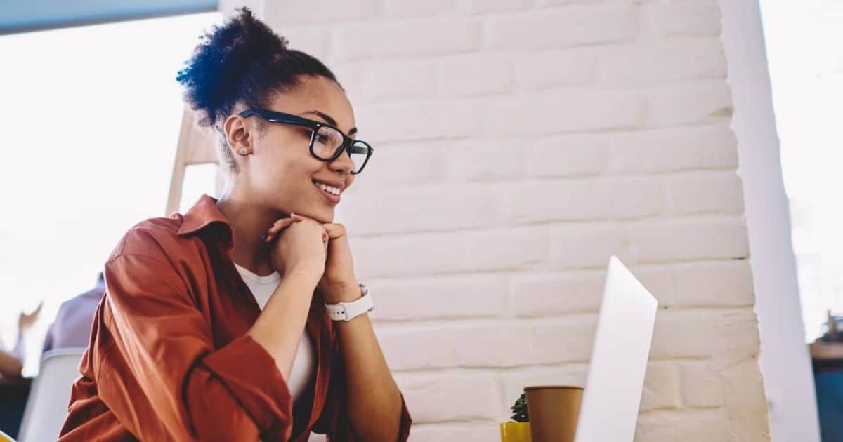 woman-smiling-at-website-design