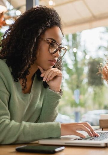 woman working on her website on a laptop